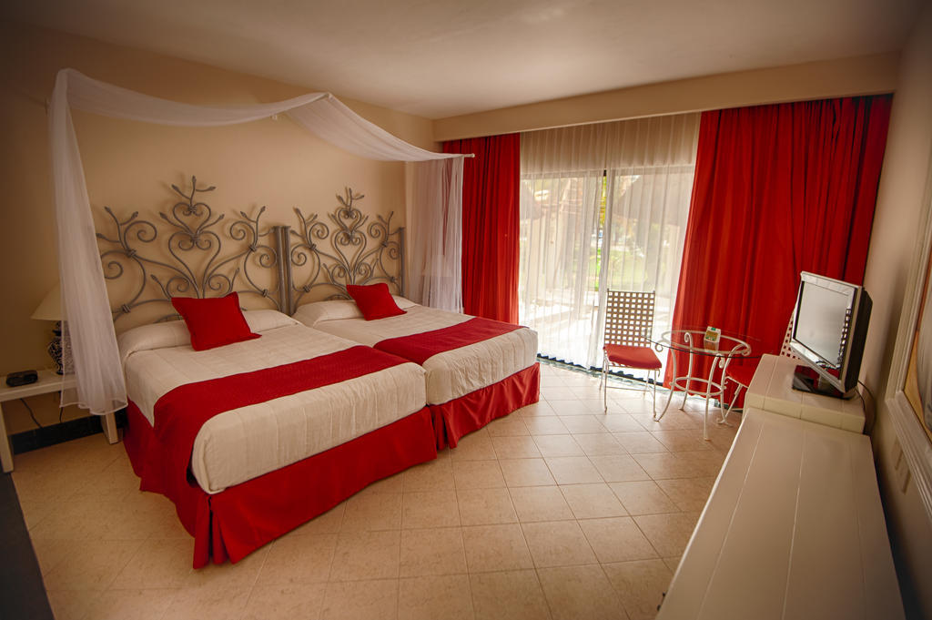 Grand Oasis Tulum Riviera Hotel Akumal Room photo